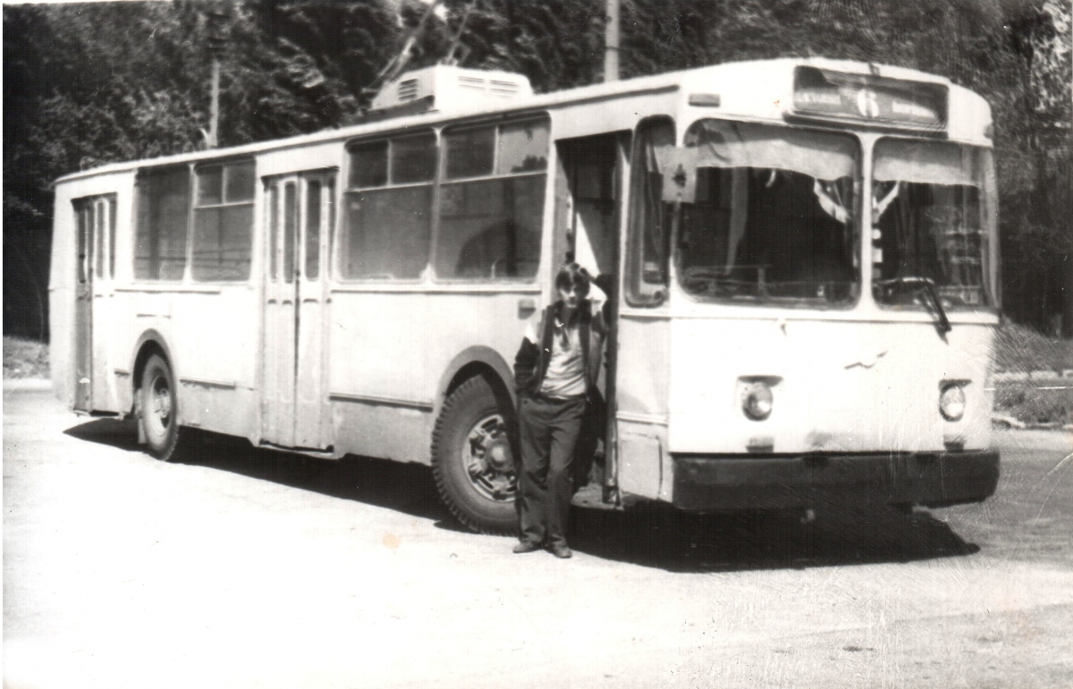 第聂伯罗, ZiU-682V # 2728; 第聂伯罗 — Electric transit workers; 第聂伯罗 — Old photos: Trolleybus