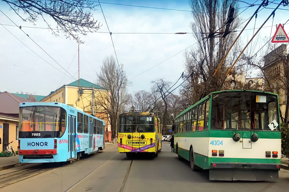 Odessa, K1 Nr 7005; Odessa, VZTM-5284.02 Nr 825; Odessa, Škoda 14TrM Nr 4004