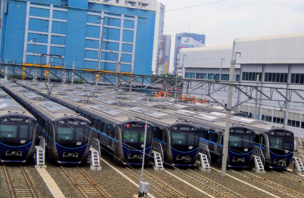 Jakarta, MRTJ 1000 (Series K1 1 18) č. 02; Jakarta, MRTJ 1000 (Series K1 1 18) č. 03; Jakarta, MRTJ 1000 (Series K1 1 18) č. 14; Jakarta, MRTJ 1000 (Series K1 1 18) č. 11; Jakarta — MRT Red Line