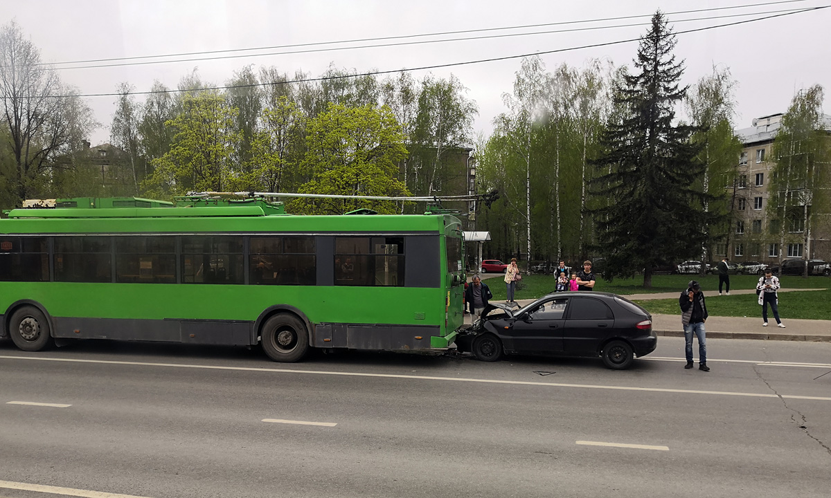 Казань, Тролза-5275.03 «Оптима» № 1410; Казань — ДТП и прочие происшествия с электротранспортом