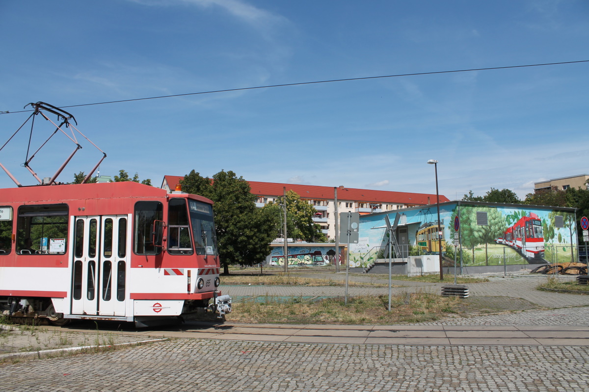 Cottbus — Jubiläum: 40 Jahre Straßenbahnwagen Tatra KT4D in Cottbus (20.07.2019); Cottbus — Straßenbahnen in der Kunst