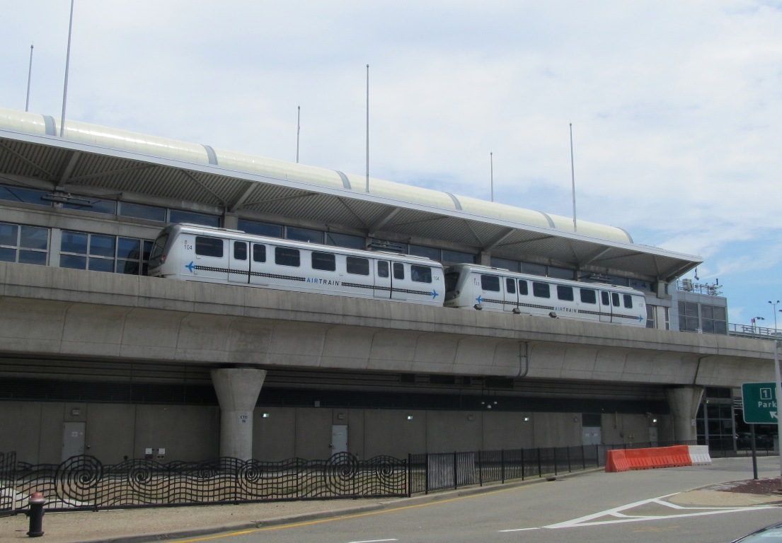 Нью-Йорк, Bombardier Innovia ART Mark II № 104; Нью-Йорк, Bombardier Innovia ART Mark II № 123; Нью-Йорк — AirTrain