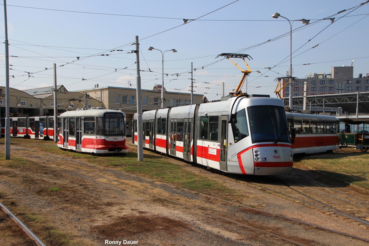 Brno, VV60LF Nr 1302; Brno, Škoda 13T Elektra Nr 1941