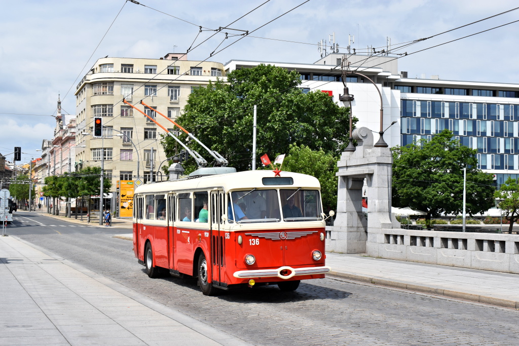 Пардубице, Škoda 8Tr9 № 136; Пльзень — Празднование 120-летия общественного транспорта в Пльзене