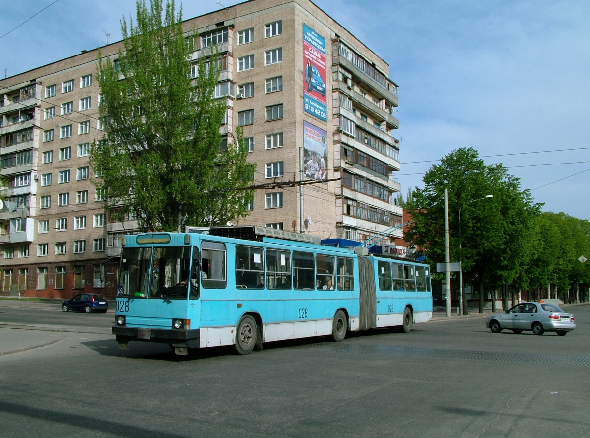 ზაპორიჟია, YMZ T1 № 028; ზაპორიჟია — Tram lines; ზაპორიჟია — Trolleybus lines