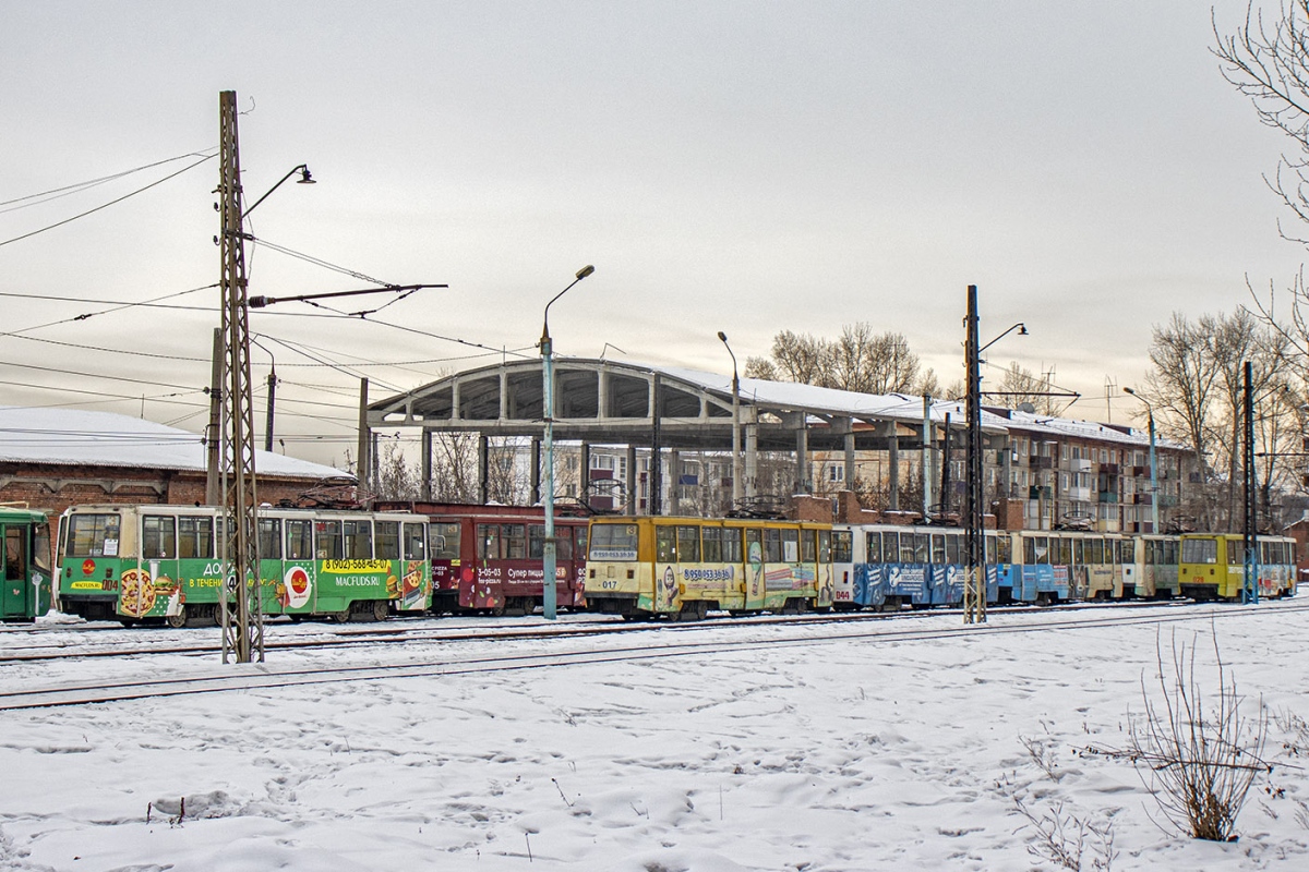 Usolye-Sibirskoye, 71-605 (KTM-5M3) № 004; Usolye-Sibirskoye, 71-605 (KTM-5M3) № 017; Usolye-Sibirskoye, 71-605 (KTM-5M3) № 028; Usolye-Sibirskoye — Tramway Depot