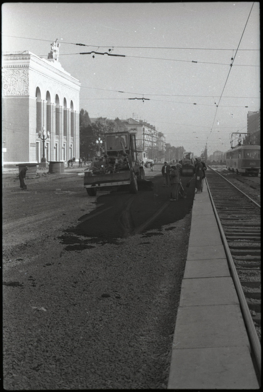 Dnyepro, Tatra T3SU (2-door) — 1060; Dnyepro — Construction, reconstruction and repairs; Dnyepro — Old photos: Track, overhead wire and infrastructure; Dnyepro — Old photos: Tram