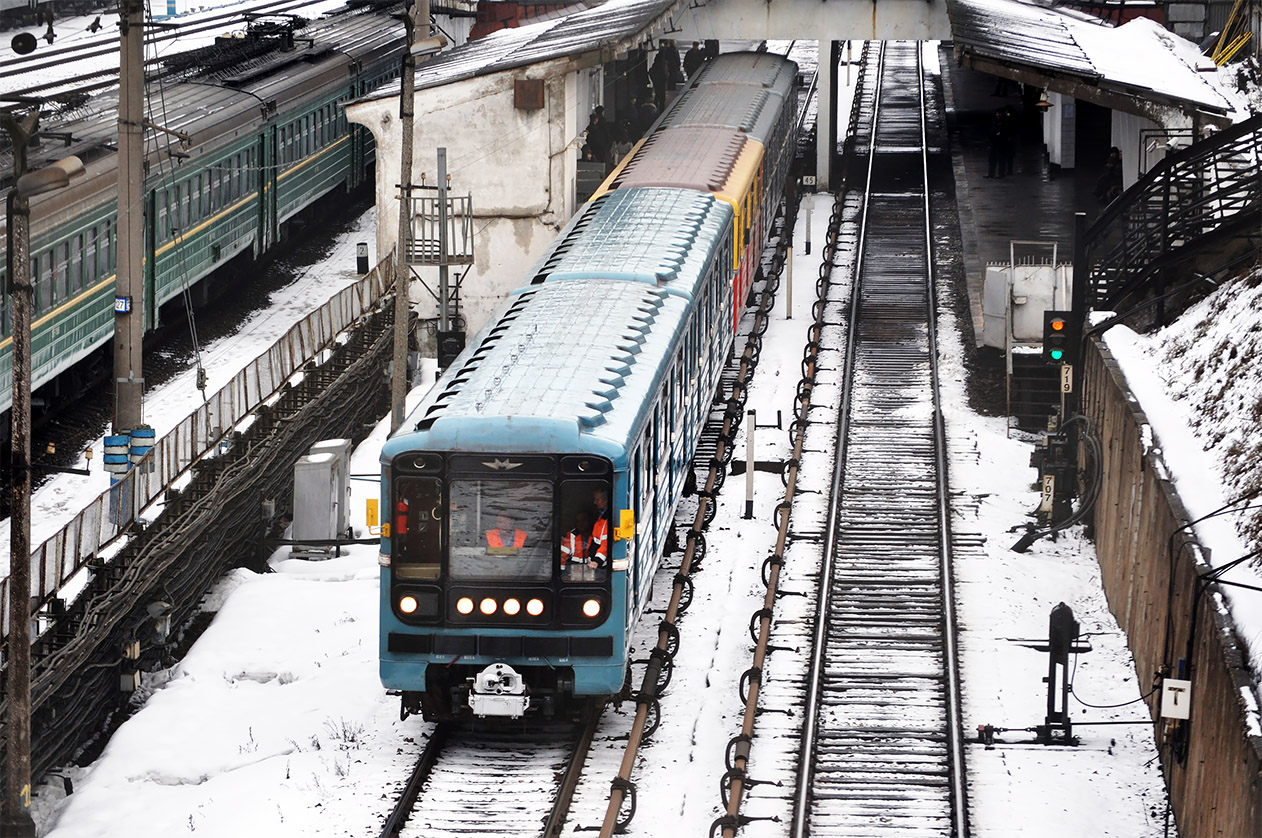 Maskava — Metro — [4] Filyovskaya Line; Maskava — Metro — Vehicles — Type 81-717/714 and modifications
