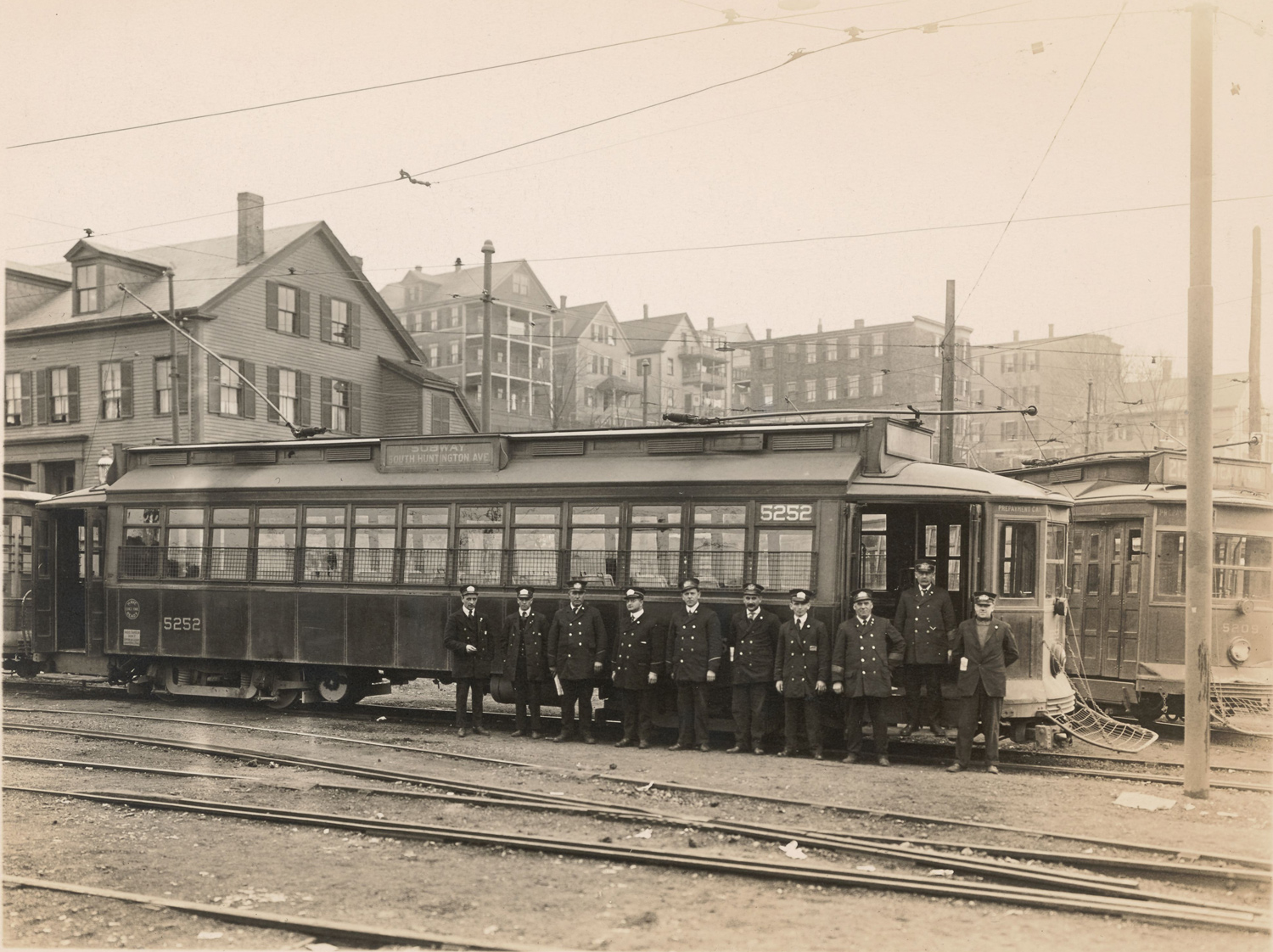 Boston, Osgood Bradley Boston Type 4A — 5252; Electric transport employees