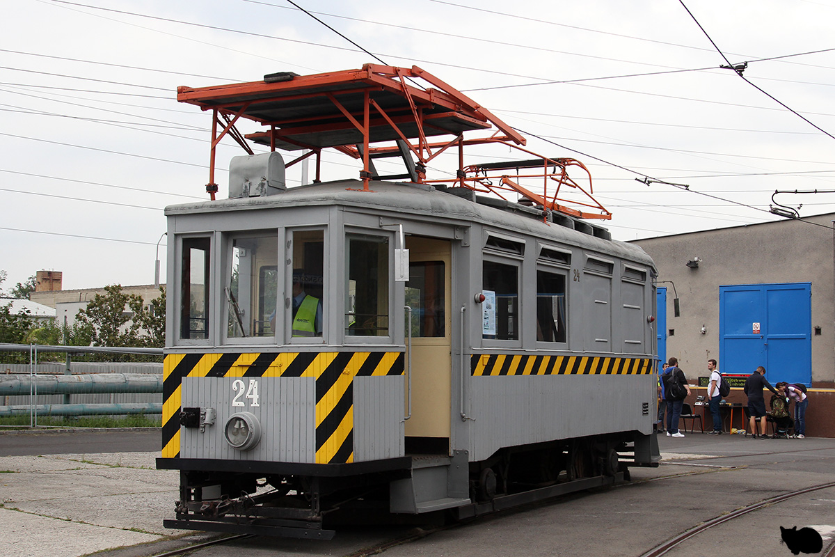 Ostrava, Kopřívnice 2-axle motor car č. 24; Ostrava — Ostrava public transport workers' day 2019