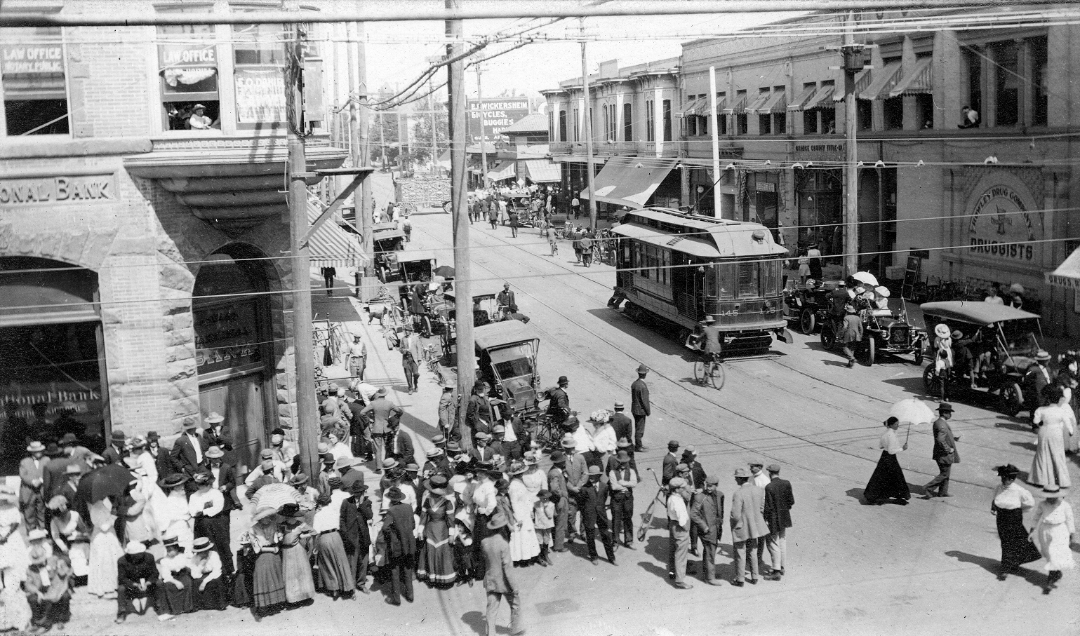 Los Angeles, St. Louis 4-axle motor car # 145; Los Angeles — Lines and Stations; Santa Ana — Old Photos