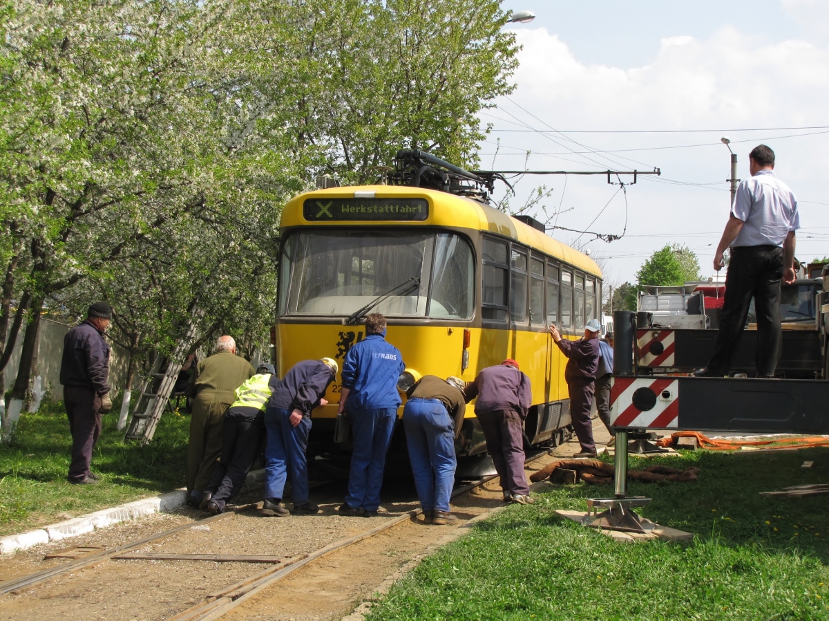 Botoschan, Tatra T4D-MT Nr. BT-1203; Botoschan — Delivery of modernized Tatra T4D-MT tram cars from Dresden (28.04.2011); Electric transport employees
