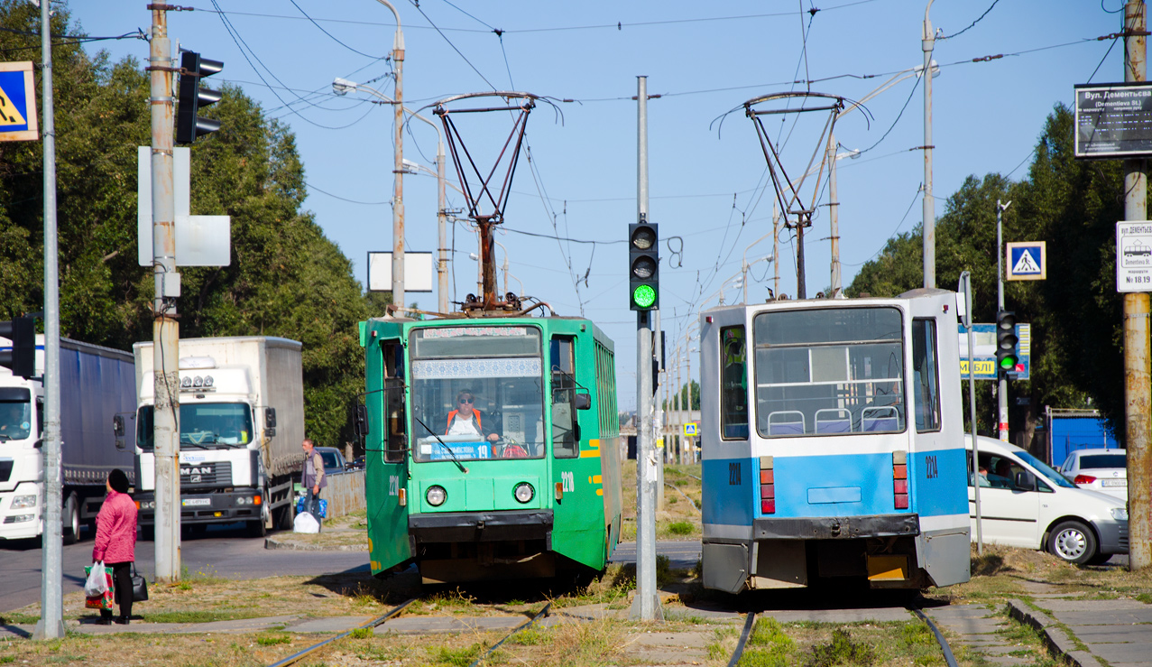 Dnipro, 71-608K Nr. 2218; Dnipro, 71-608K Nr. 2214