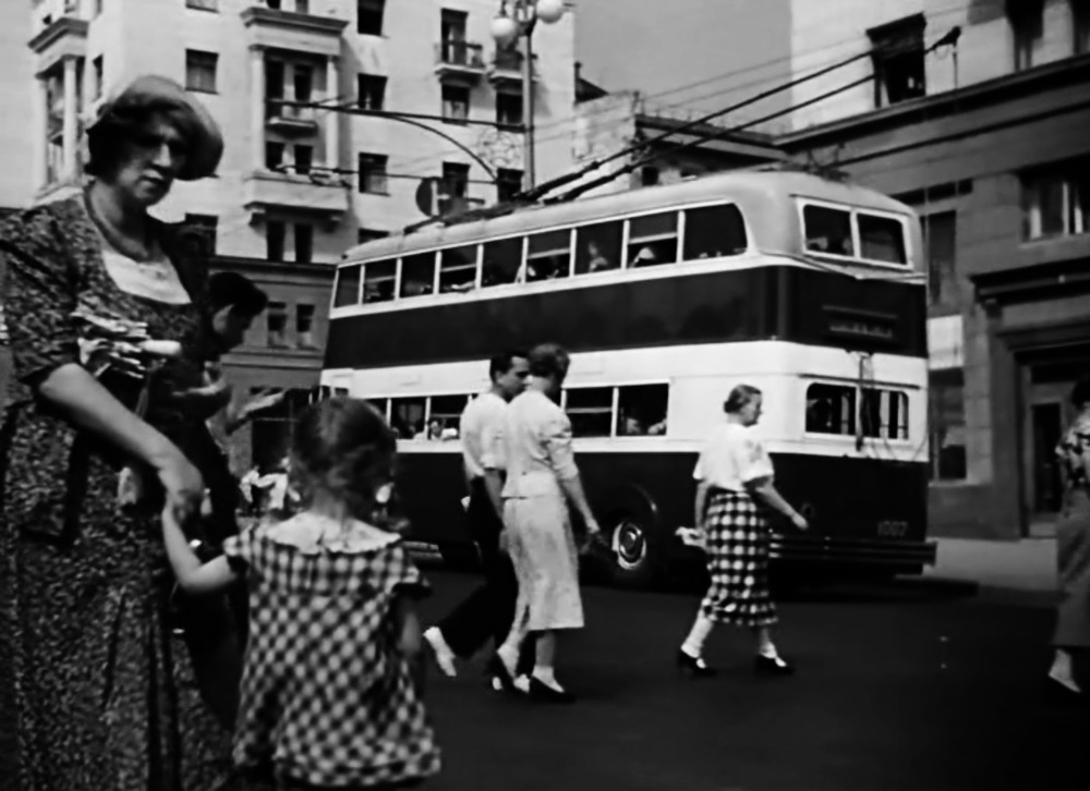 Moskwa, YaTB-3 Nr 1007; Moskwa — Historical photos — Double-Decker trolleybuses (1937-1953); Moskwa — Trolleybuses in the movies