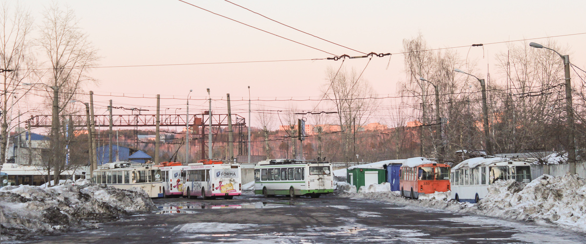 Tomsk, Trolza-5275.05 “Optima” # 369; Tomsk, LiAZ-5280 (VZTM) # 359; Tomsk, ZiU-682G-012 [G0A] # 335; Tomsk — Trolleybus Depot