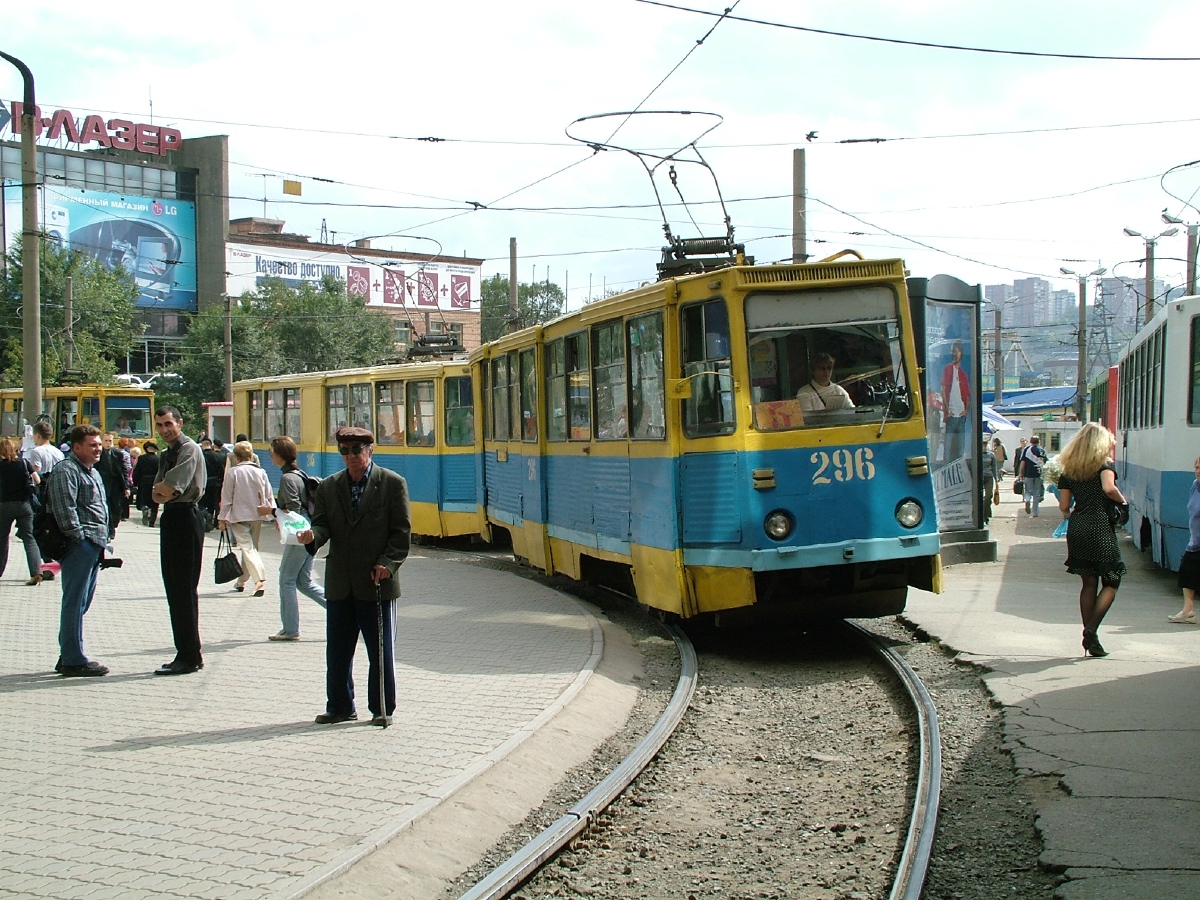 Vladivostok, 71-605A č. 296; Vladivostok, 71-605A č. 295
