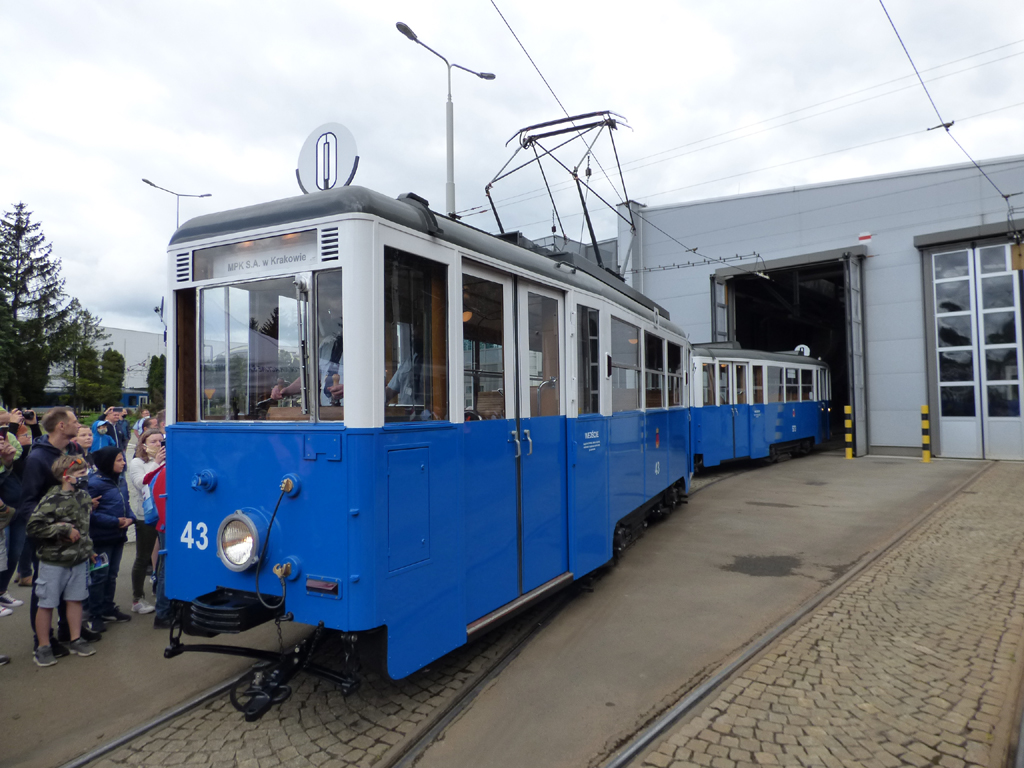 克拉科夫, Konstal 4N # 43; 克拉科夫 — Parade of historic "N" type trams