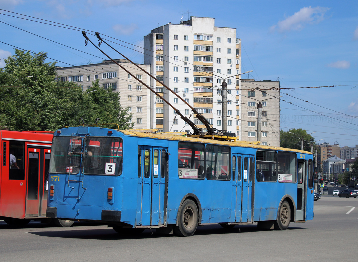 Kirov, ZiU-682G (SZTM) № 571