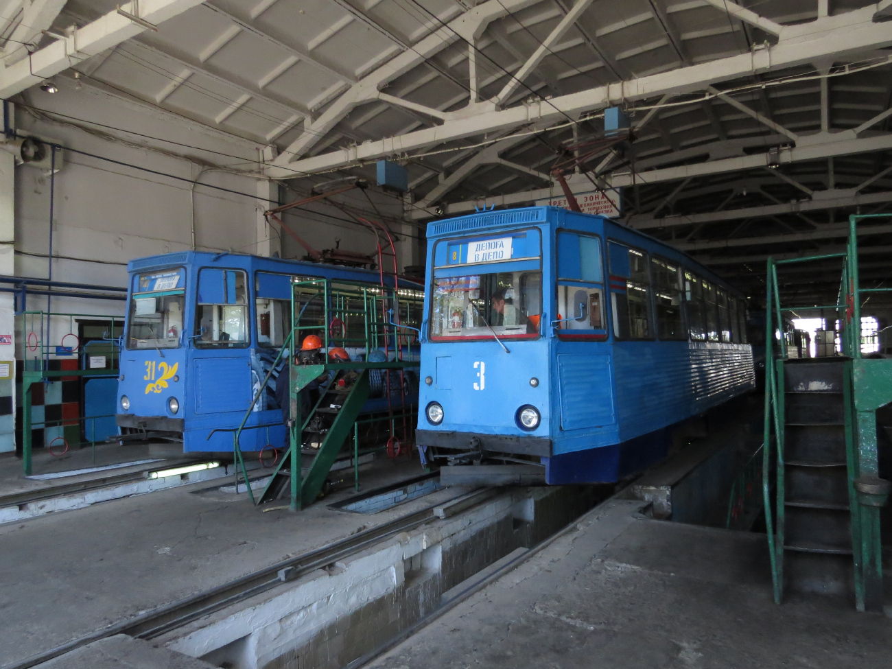 Pawlodar, 71-605 (KTM-5M3) Nr. 31; Pawlodar, 71-605 (KTM-5M3) Nr. 3; Pawlodar — Tram depot