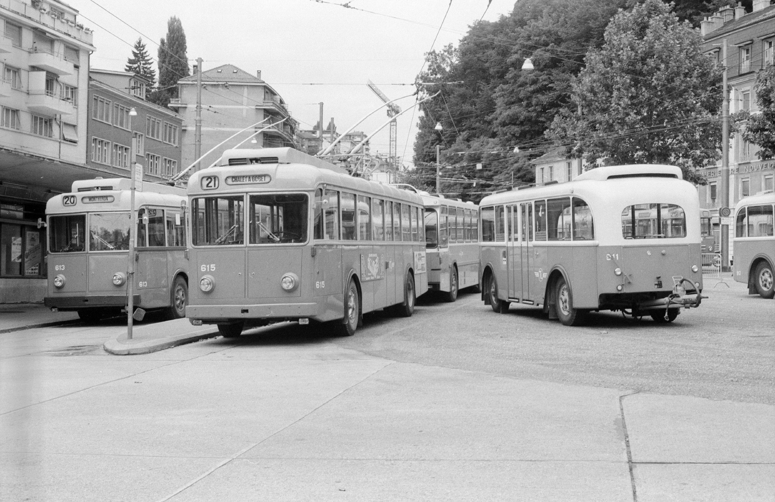 Lausanne, FBW/Eggli/MFO Tr51 # 615; Lausanne, Moser/Ramseier & Jenzer trailer # 911; Lausanne — Old photos