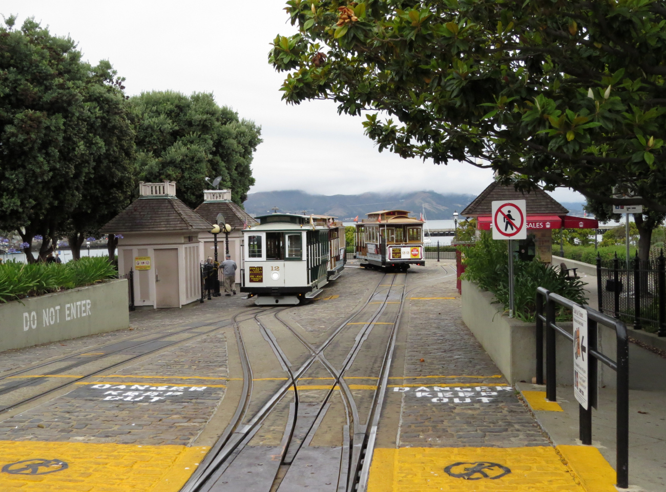 San Francisco Bay Area, Carter cable car № 12; San Francisco Bay Area, Mahoney cable car № 22; San Francisco Bay Area — Cable Car Lines and Infrastructure