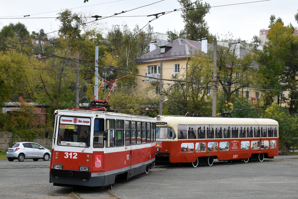 Владивосток, 71-605А № 312; Владивосток, РВЗ-6М2 № 221; Владивосток — Тематические трамваи