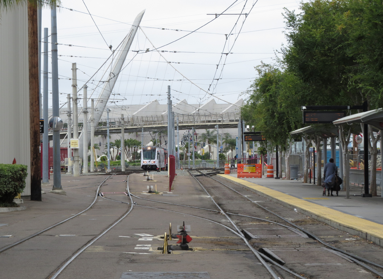 San Diego, Siemens S70 LRV N°. 4017; San Diego — San Diego Trolley Yard; San Diego — Trolley Lines and Infrastructure