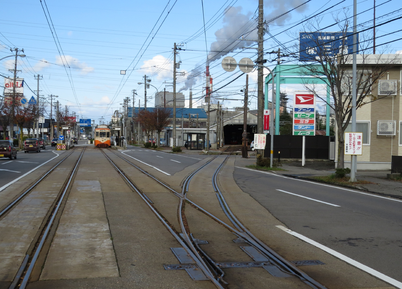Такаока — Трамвайная линия и инфраструктура; Такаока — Трамвайное депо