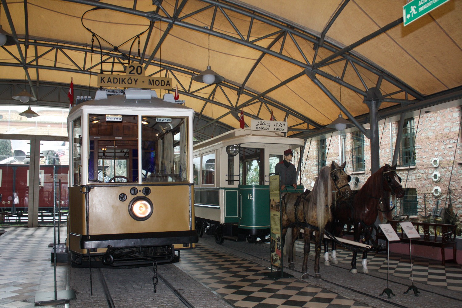 Istanbul, Siemens nr. 35; Istanbul, Horse car nr. 14