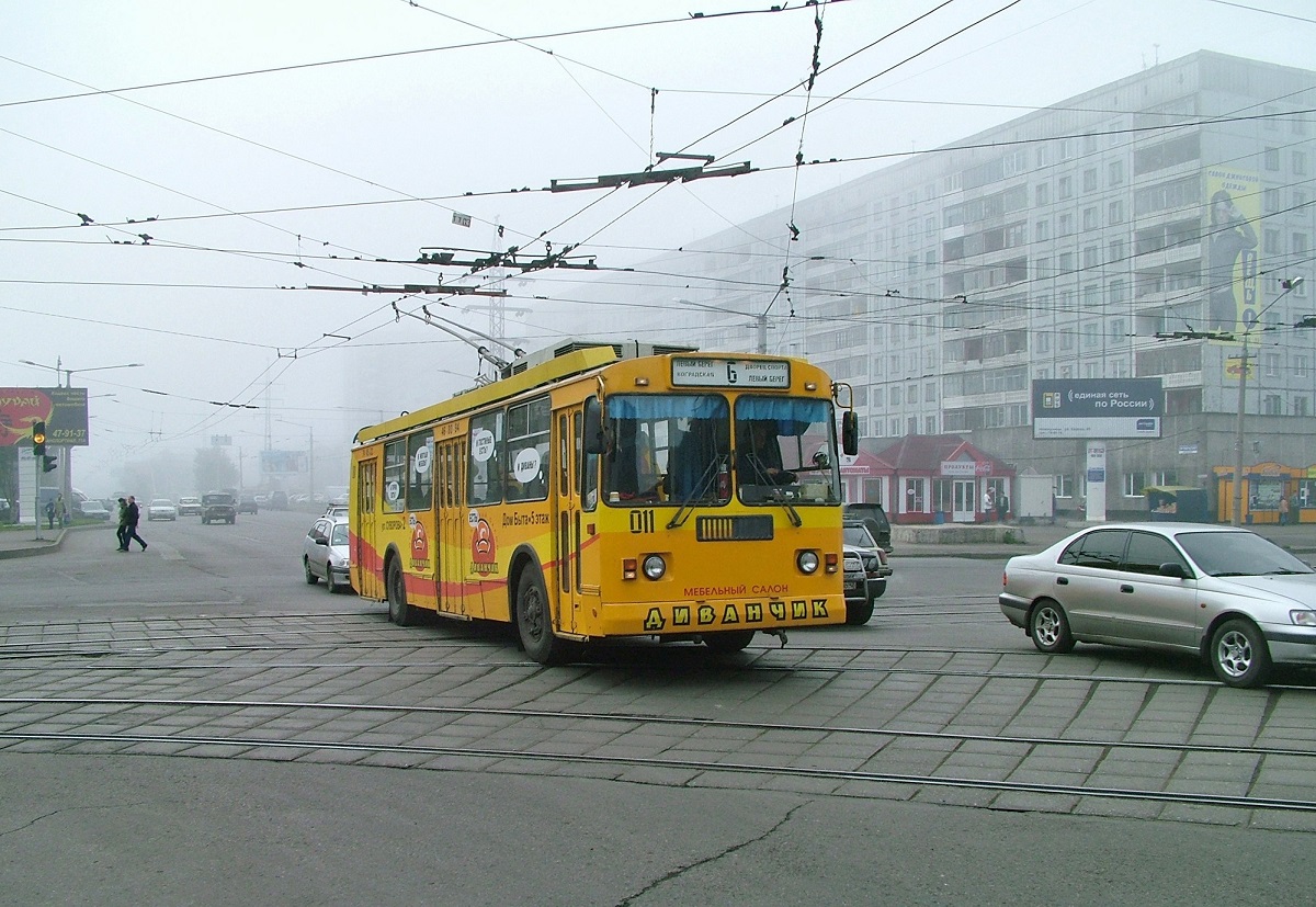 Novokuznetsk, ZiU-682G-017 [G0H] nr. 011; Novokuznetsk — Tramway Lines and Infrastructure; Novokuznetsk — Trolleybus Lines and Infrastructure