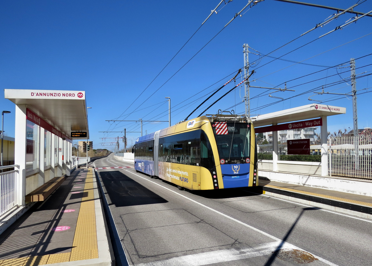 Римини, Van Hool Exqui.City 18 № 36511; Римини — Инфраструктура линии скоростного троллейбуса Metromare