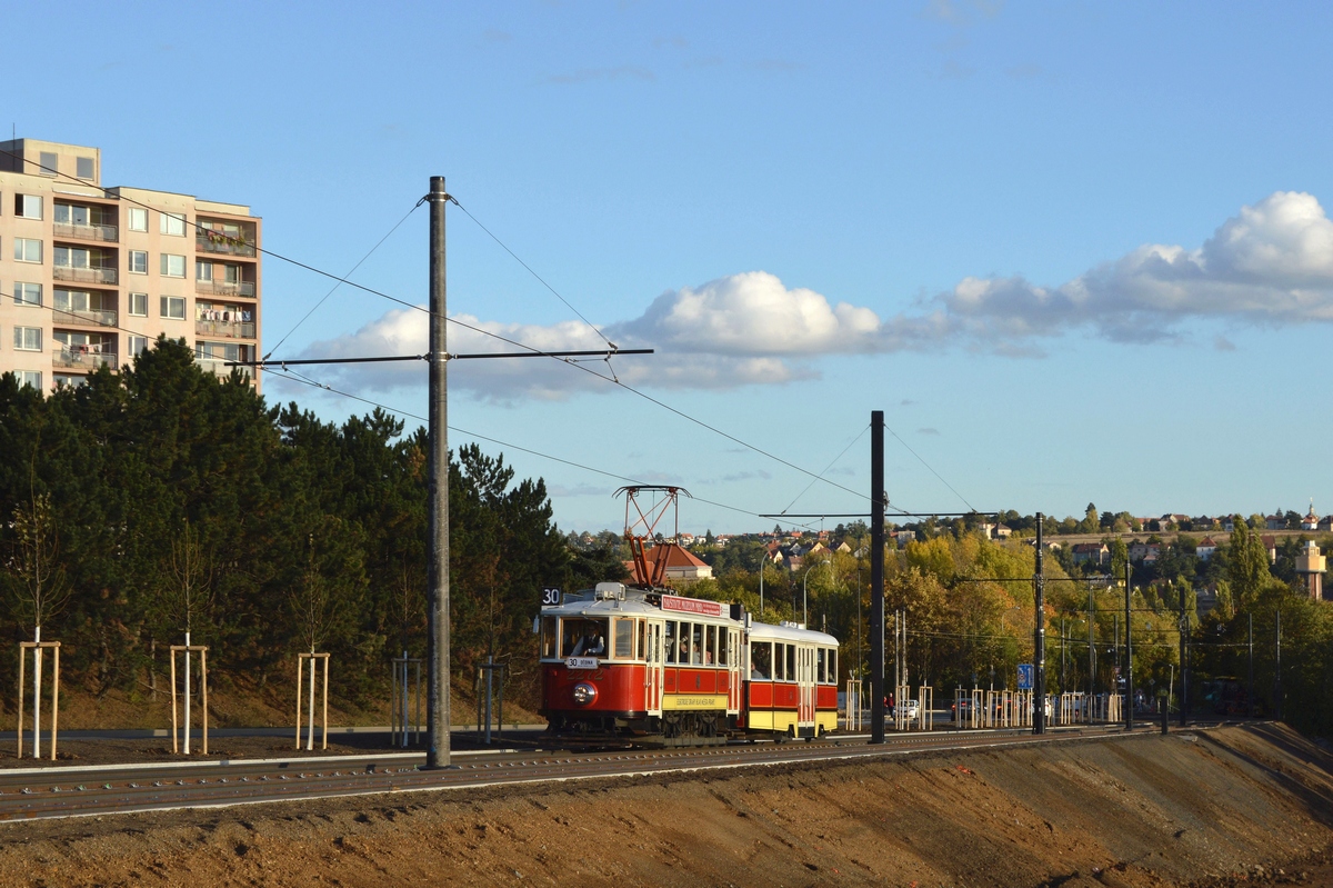 Prag, Ringhoffer DSM Nr. 2272; Prag — Construction and beginning of operations on a new tram line Divoká Šárka — Dědina