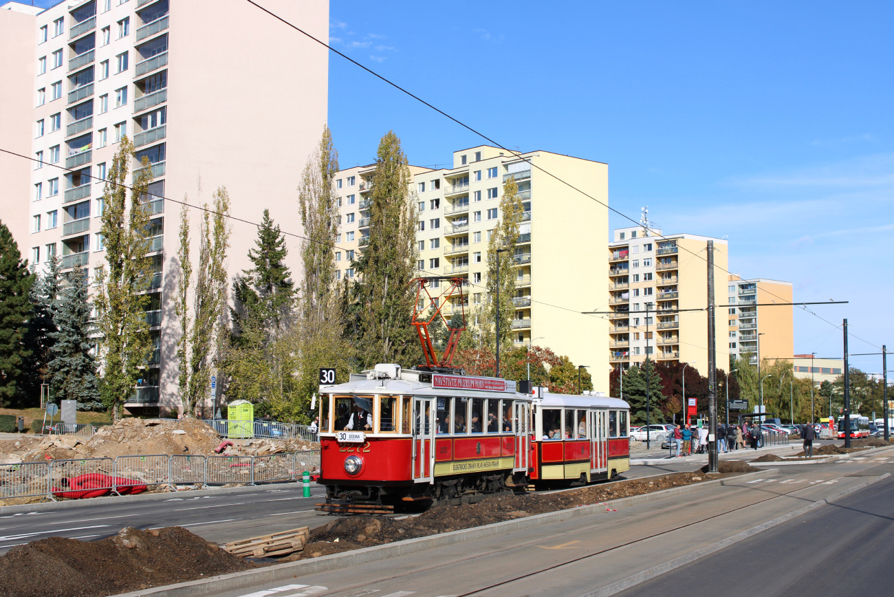 Praha, Ringhoffer DSM nr. 2272; Praha — Construction and beginning of operations on a new tram line Divoká Šárka — Dědina