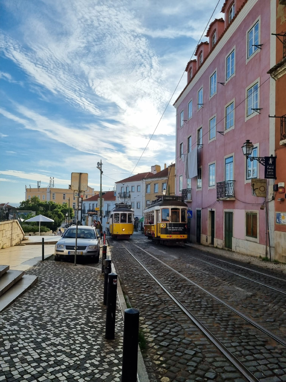 Лиссабон, Carris 2-axle motorcar (Remodelado) № 566; Лиссабон, Carris 2-axle motorcar (Remodelado) № 542; Лиссабон — Трамвай — Линии и инфраструктура