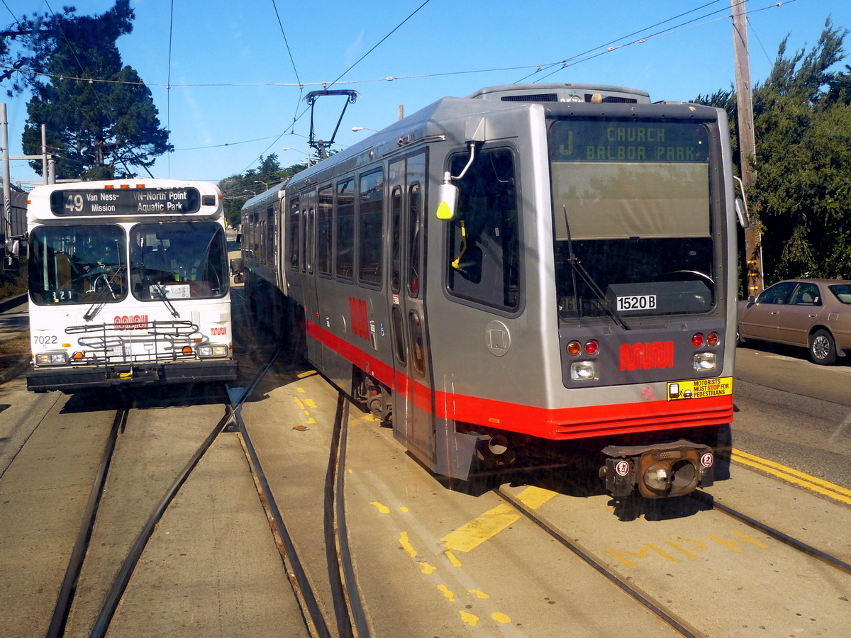 San Francisco Bay Area, New Flyer E60 № 7022; San Francisco Bay Area, Breda LRV № 1520