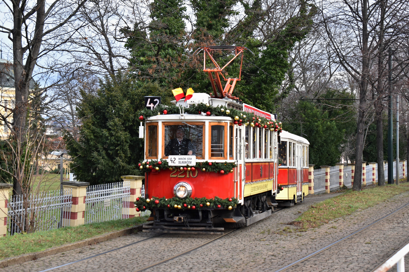 Praha, Ringhoffer DSM č. 2210; Praha — Christmas tram