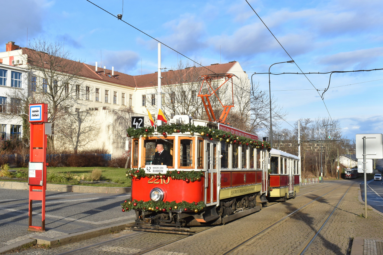Praha, Ringhoffer DSM č. 2210; Praha — Vánoční tramvaj