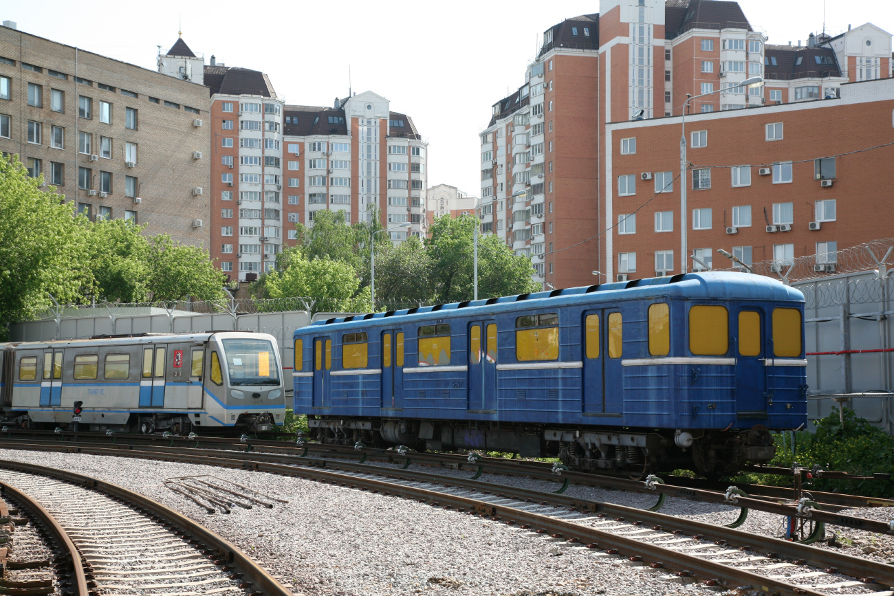Moskwa, 81-714 (MMZ) Nr 9697; Moskwa — Metro — [5] Koltsevaya Line; Moskwa — Metro — Vehicles — Type 81-717/714 and modifications; Moskwa — Metro — Vehicles — Type 81-740/741 “Rusich” and modifications