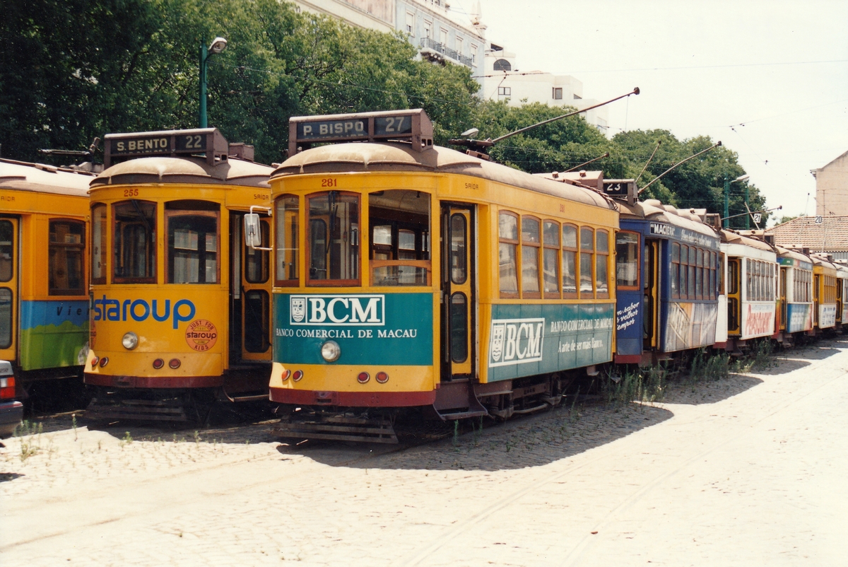 Lizbona, Carris 2-axle motorcar (Standard) Nr 255; Lizbona, Carris 2-axle motorcar (Standard) Nr 281; Lizbona — Tram — Estação de Arco do Cego (closed depot)