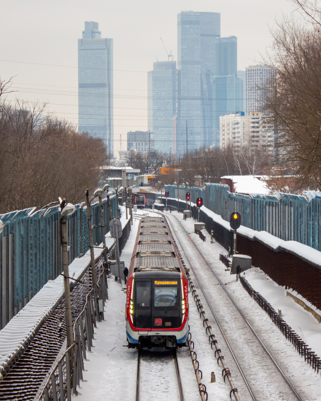 Maskava — Metro — [4] Filyovskaya Line; Maskava — Metro — Vehicles — Type 81-765/766/767 «Moskva» and modifications