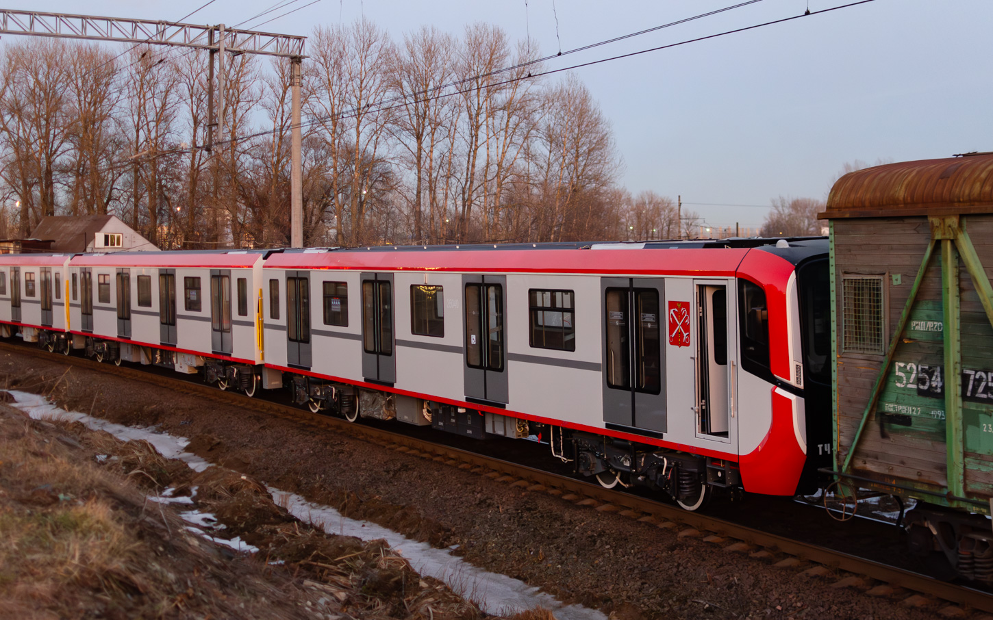 Saint-Petersburg, 81-725.1 "Baltiets" (OEVRZ) č. 25040; Saint-Petersburg — Metro — Transport of subway cars by railway