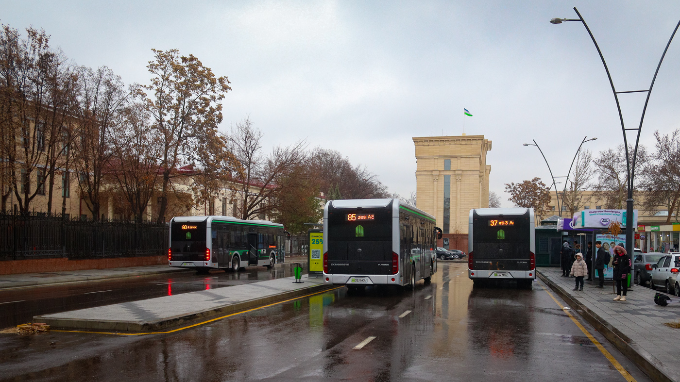 Taskent, Yutong ZK6126BEVG — 18383; Taskent, Yutong ZK6126BEVG — 01027; Taskent — Main stations