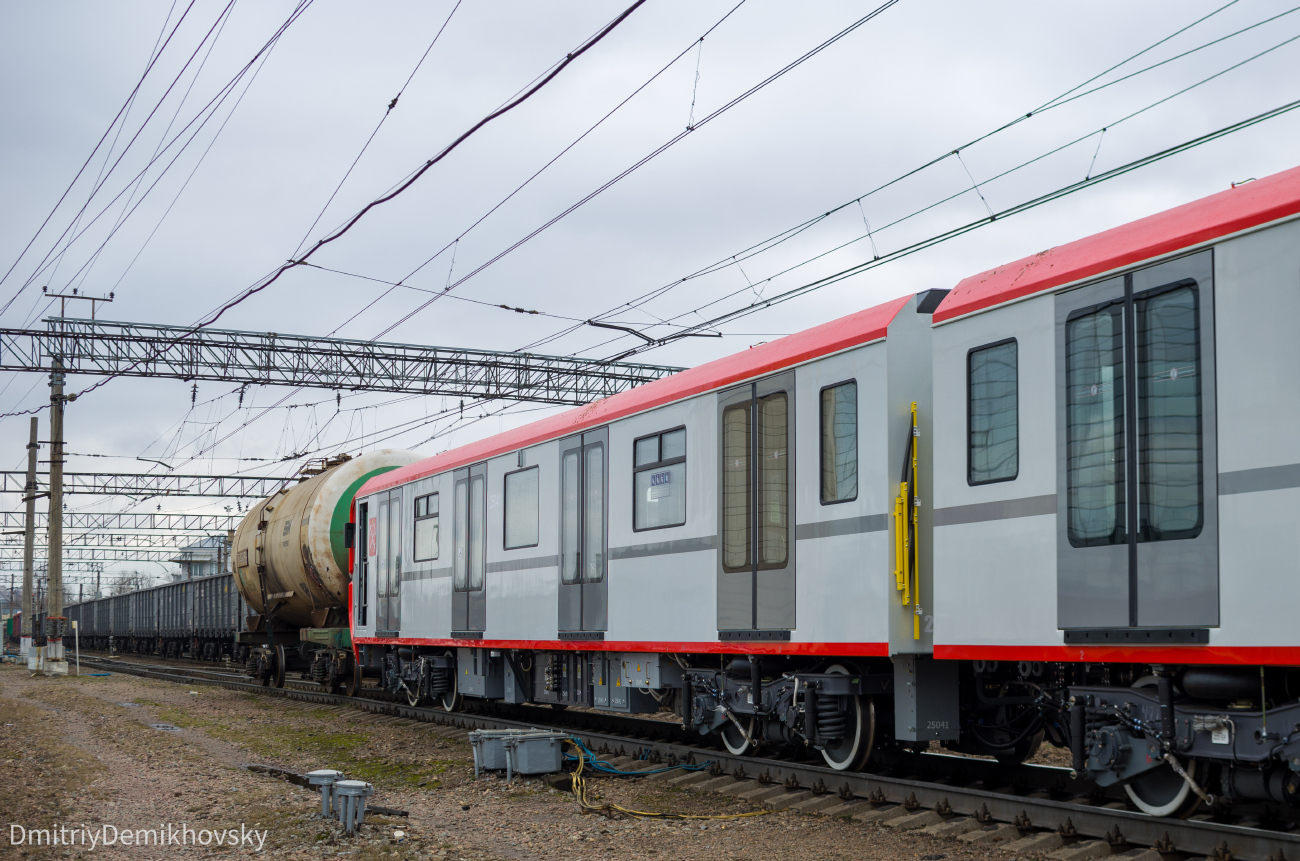 Санкт-Петербург, 81-725.1  «Балтиец» (ОЭВРЗ) № 25041; Санкт-Петербург — Метрополитен — Перегонка вагонов метро по ж/д