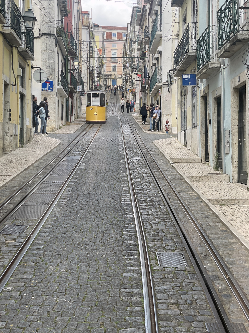 Лиссабон — Ascensor da Bica