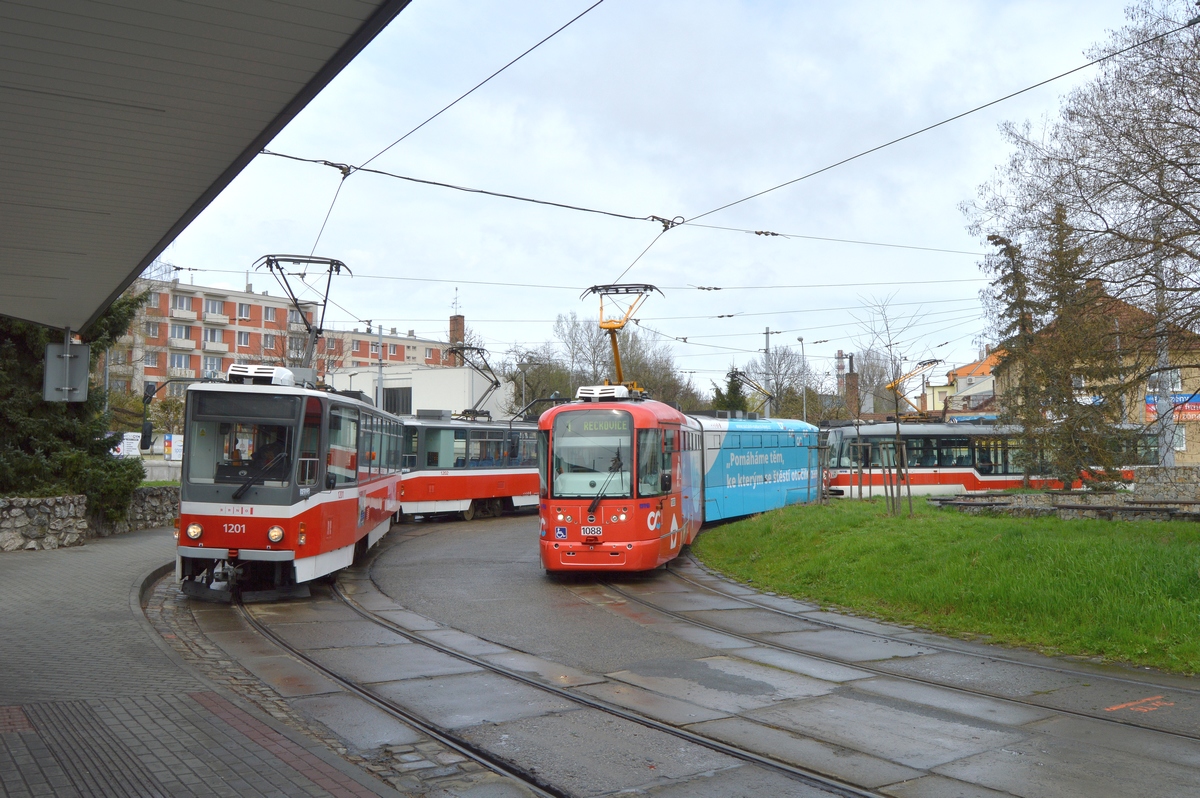 Брно, Tatra T6A5 № 1201; Брно, Vario LF2R.E № 1088