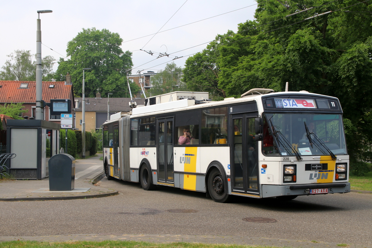 Arnhem, Van Hool AG 280T # 11 (228)