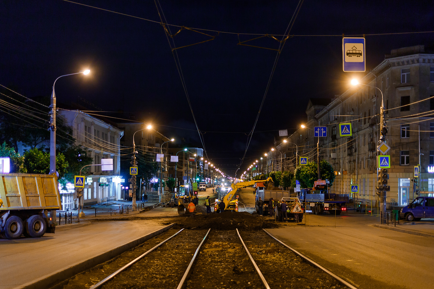 Ижау — Building and reconstruction