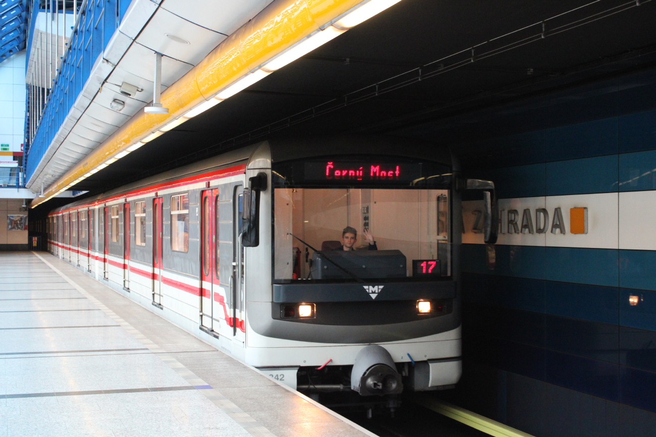 Prága, 2Mt (81-71M) — 3342