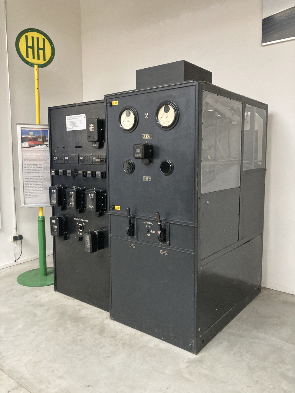Overhead network, power supply and current collection; München — Tramway Lines and Infrastructure