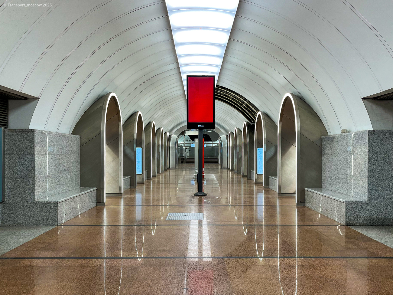 Москва — Метрополитен — [11] Большая Кольцевая линия